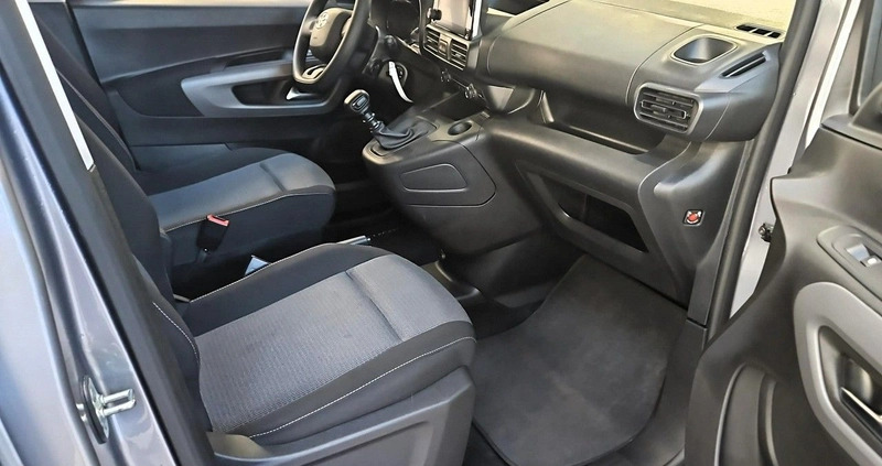 Toyota Proace City Verso cena 109900 przebieg: 50664, rok produkcji 2022 z Dzierżoniów małe 326